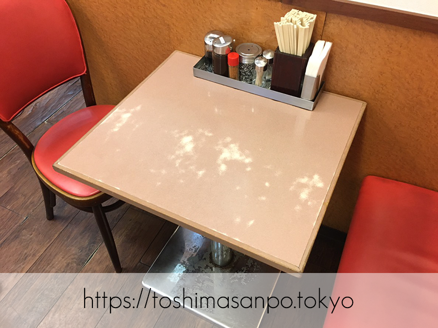 【池袋駅】街の洋食屋さんここにも発見！安うま「ランチハウスミトヤ」のテーブル