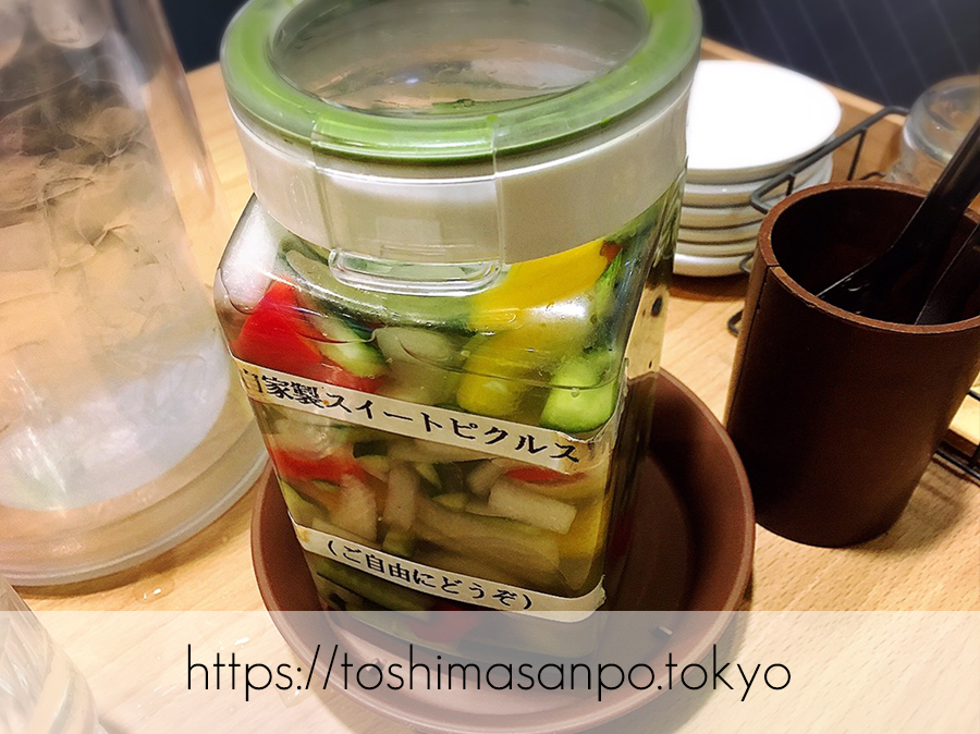 【池袋駅】気軽に食べるファストフード型オムライス「神田たまごけん」のスイートピクルス1