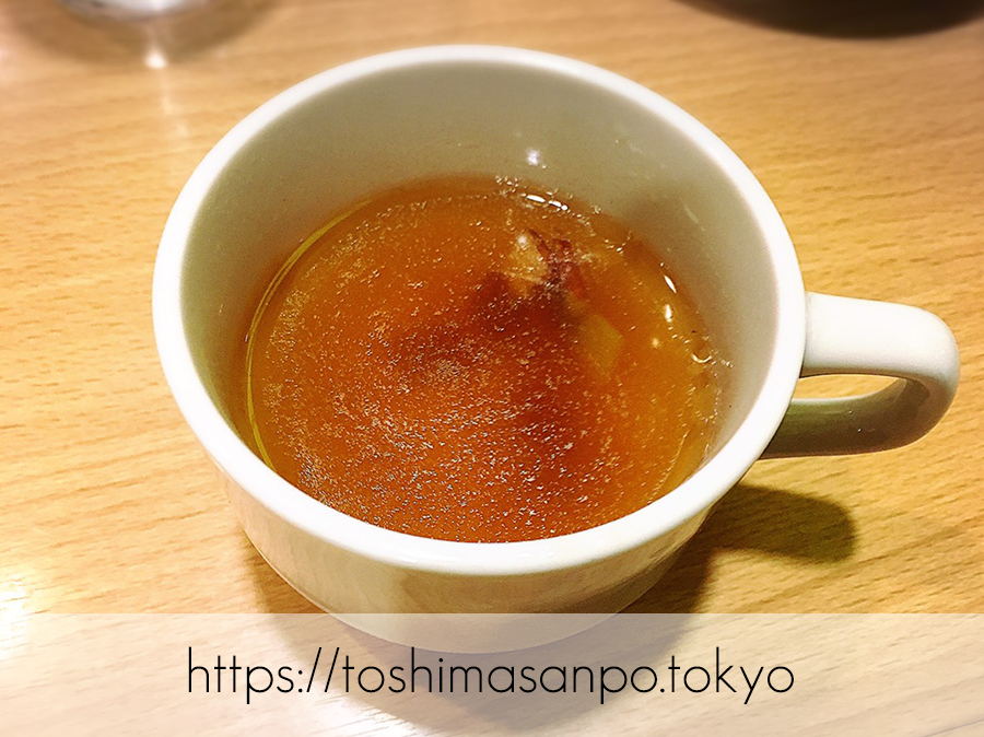 【池袋駅】気軽に食べるファストフード型オムライス「神田たまごけん」のコンソメスープ