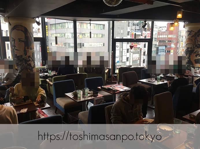 【新宿駅】オシャレカフェの代表！？おなかいっぱい食べられる「kawara CAFE＆DINING 新宿東口」の店内