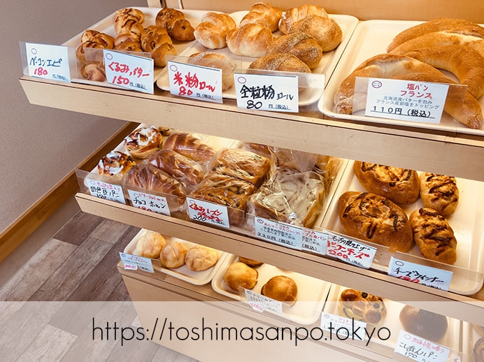 【大塚駅】お手頃パン食べつくしたい♡イートインもあるよ。6月開店「ベーカリーランド北大塚」のパンのディスプレイ2