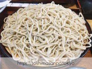 【東池袋駅】素材にこだわるモダンな佇まいの昭和24年創業の老舗蕎麦屋「蕎誠庵あさひ 」の本日のおすすめ天せいろの蕎麦（大盛り）
